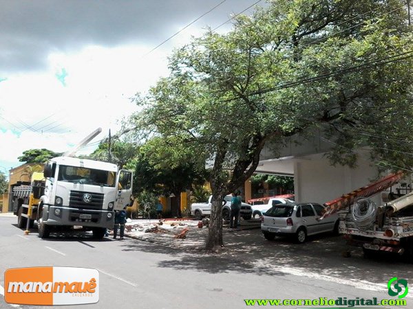 26-12-2013_queda_poste_06.jpg