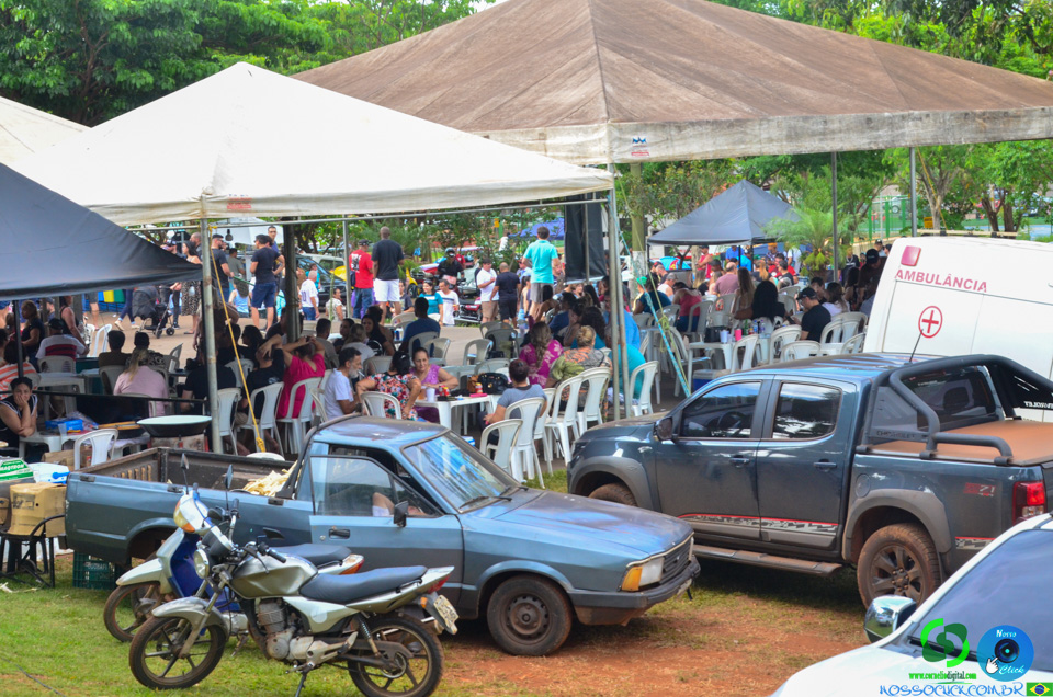 3º Encontro de Carros Antigos de Bandeirantes reúne mais de 500 veículos e agita o domingo com rock’n’roll ao vivo