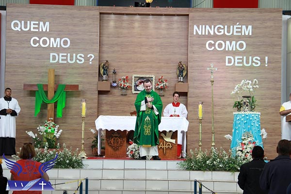 Santa Missa das 08h com Pe. Carlos Dassiê e Santa Missa das 10h com Pe. Heliton Ribeiro â€“ 25/09/2016