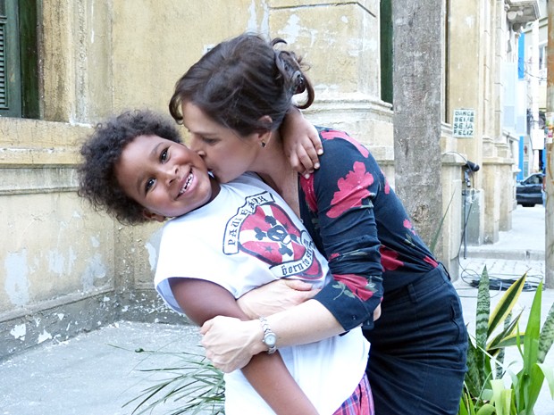 Visita especial! Filho de Drica Moraes faz a alegria da atriz nos bastidores de  "Império "