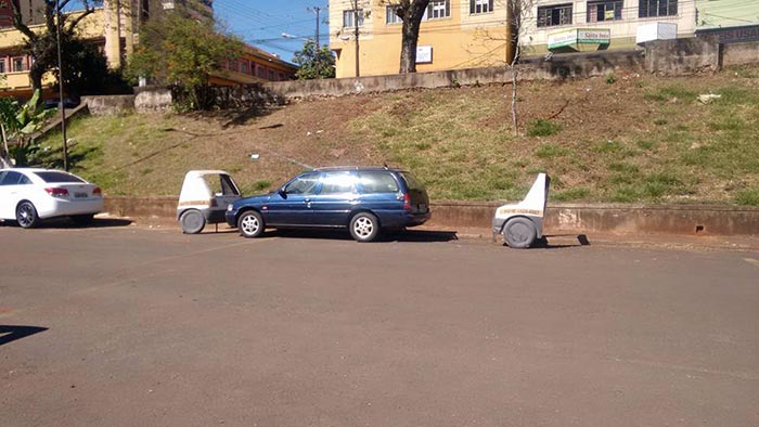 Em Cornélio, motoristas estacionam veículo em pleno local de ensino para novos motoristas