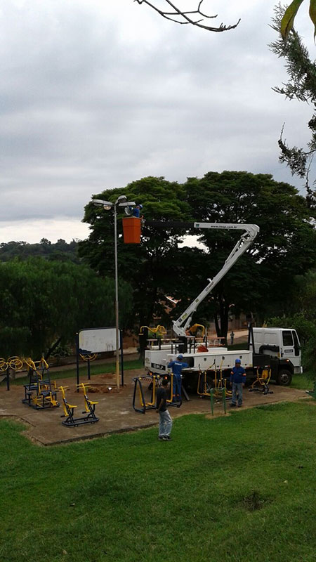 Serviços Urbanos melhoram iluminação no Distrito de Congonhas 
