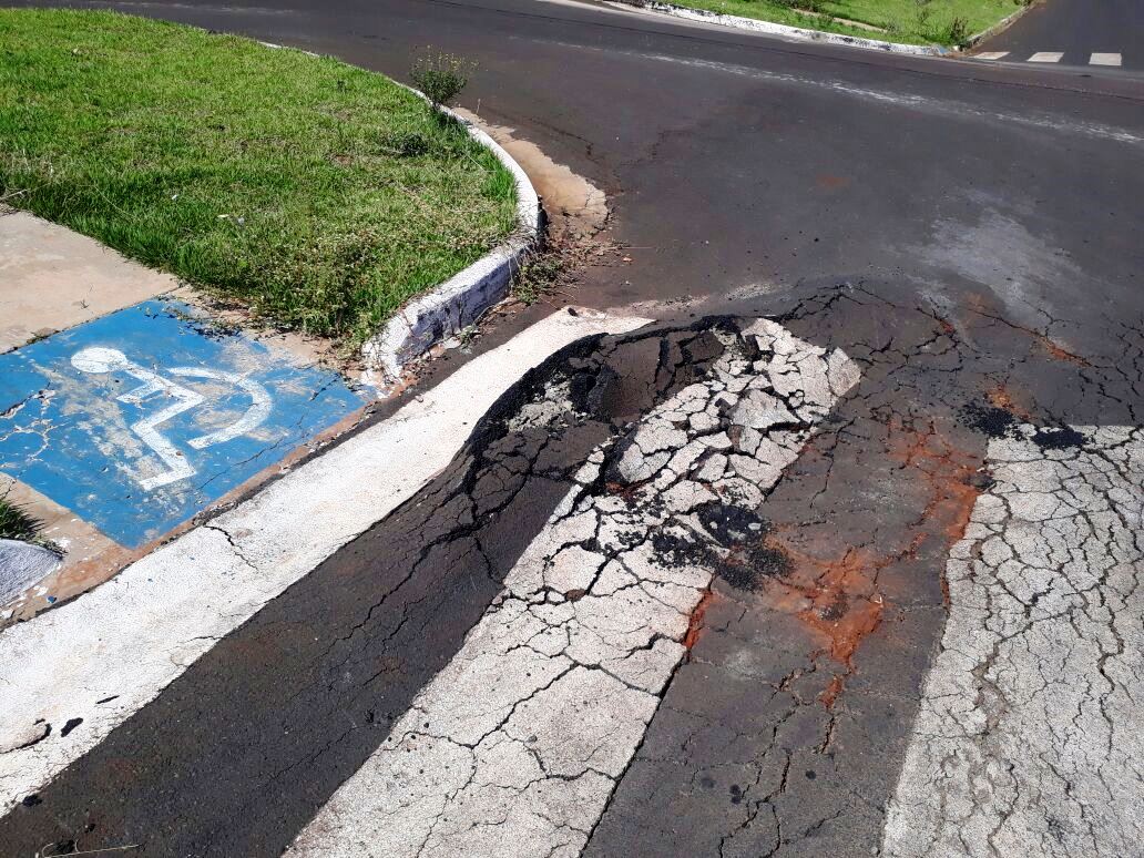 Vereadores querem que prefeitura notifique empresa responsável pelo asfalto do Conj. Marta Dequech
