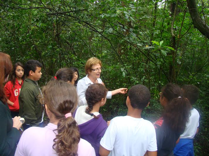 Alunos da Escola Átila Silveira Brasil têm aula ecológica no Bosque Municipal