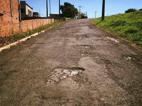 Buracos no asfalto em Cornélio Procópio geram discussões nas redes sociais