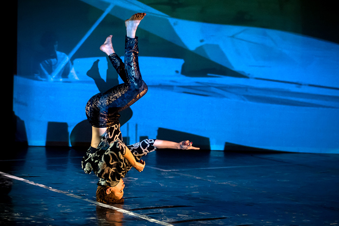 FESTIVAL DE LONDRINA: HOJE, espetáculo convida público a utilizar app e controlar bailarinos