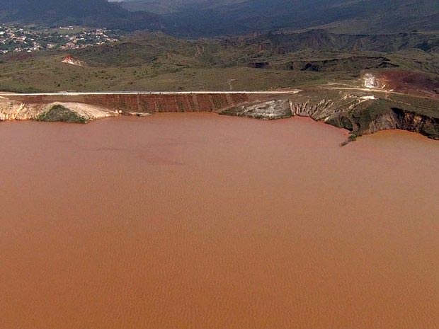 Samarco admite que mais duas barragens podem se romper