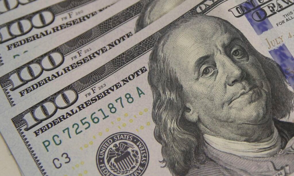 Dólar fecha em R$ 5,65, maior nível em mais de dois anos e meio