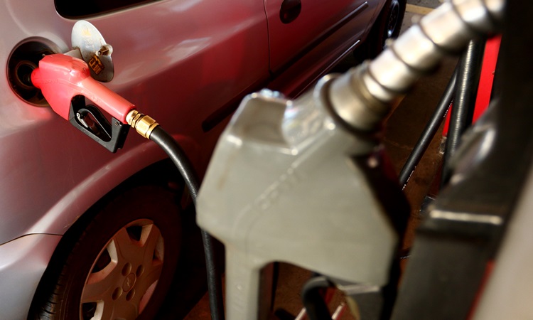 Governo aumentará o litro da gasolina em R$ 0,41