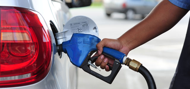 Preço da gasolina fecha 2016 a R$ 3,755
