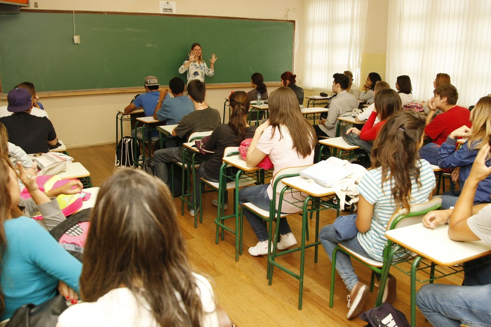 Prazo para matrículas nas escolas estaduais do Paraná termina na sexta-feira
