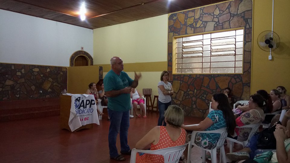 Em Assembléia, Professores de Ribeirão do Pinhal rejeitam Plano de Aulas Proposto pelo Executivo