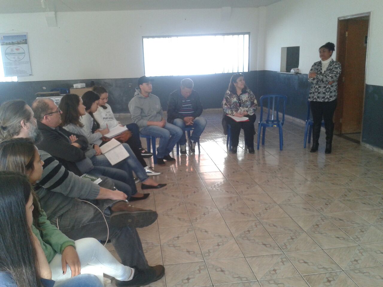 Equipe de Projeto de Educação Ambiental da UENP realiza reunião com representantes de bairros no Jardim Figueira.