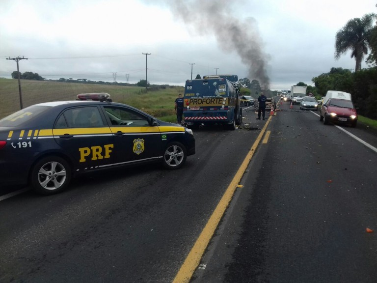 Assaltantes bloqueiam rodovia e assaltam carro-forte no Paraná