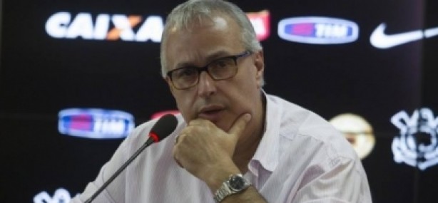  "INÉRCIA " E  "MULTAS BAIXAS ": Desmanche no Corinthians causa pressão interna em Andrada