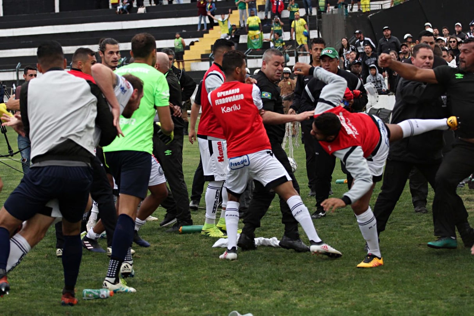 Após jogo de 6 gols, Operário-PR e Cuiabá saem no braço; fotos