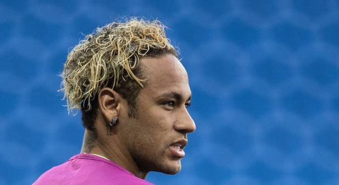 Neymar prepara visual para estreia e memes viralizam