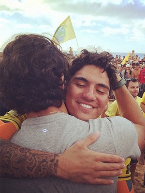  "Mundo parou" Pato diz que Brasil virou país do surfe e futebol após Medina 