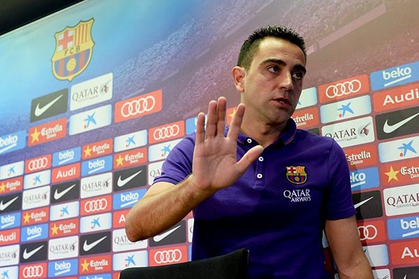 Xavi anuncia saída do Barcelona após 18 anos