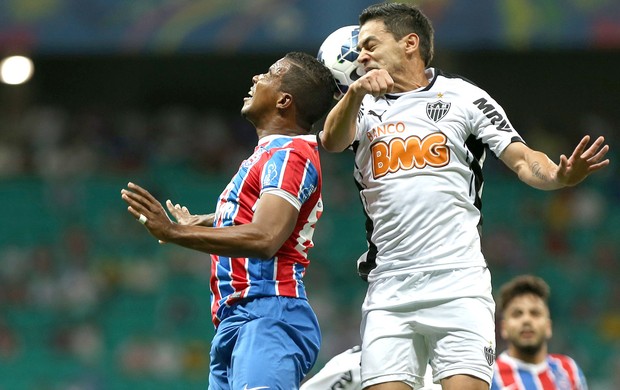 Bahia e Atlético-MG empatam em duelo equilibrado e de expulsões