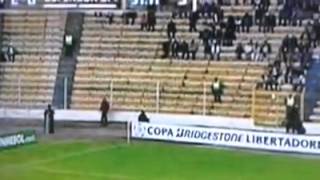 Vídeo com â€˜torcedor fantasmaâ€™ em jogo da Libertadores intriga internautas