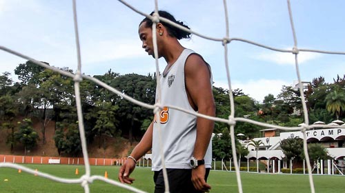 Palmeiras encerra negociações com Ronaldinho Gaúcho
