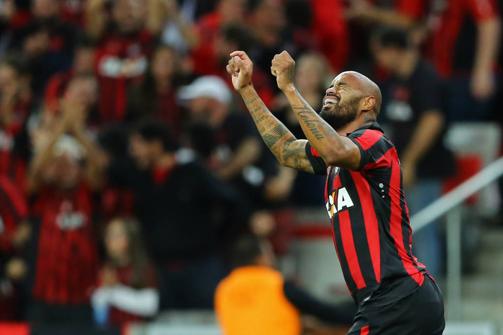 Furacão bate o Flamengo na Arena e assume liderança do Grupo 4