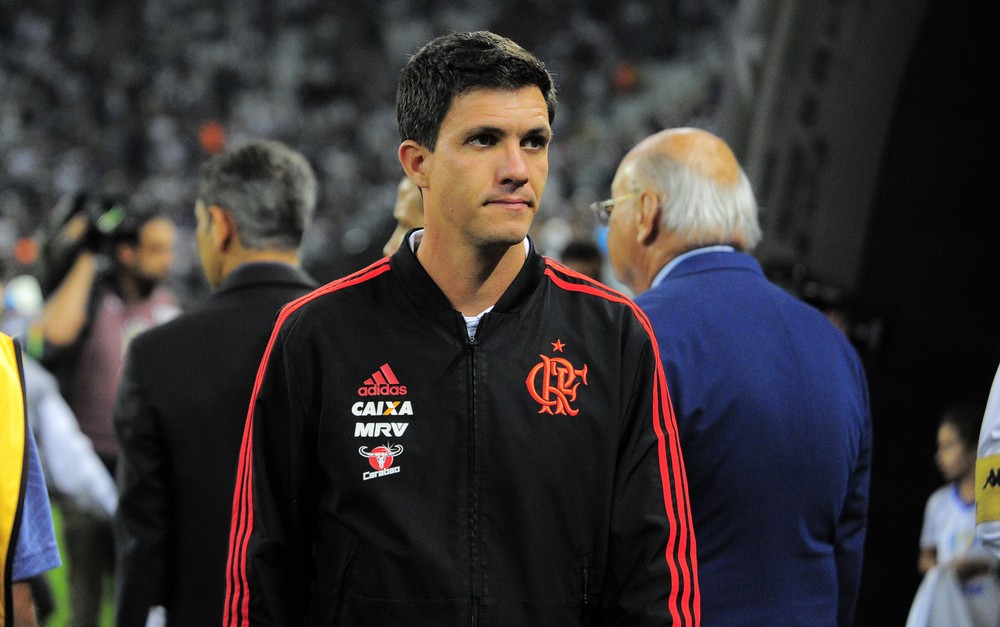 Pressão surte efeito, Flamengo demite Barbieri e conversa com Dorival para encerrar o ano