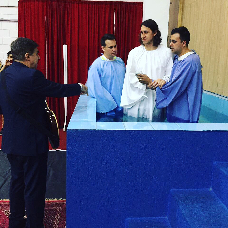 Goleiro Cássio é batizado nas águas e publica fotos nas redes sociais: â€œMe sinto muito felizâ€
