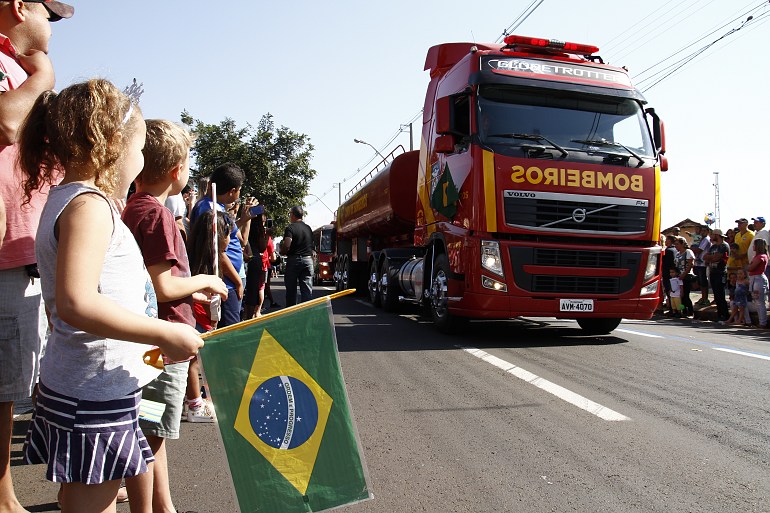 INDEPENDÊNCIA DO BRASIL Desfile de 7 de Setembro reúne mais de 10 mil pessoas em Londrina