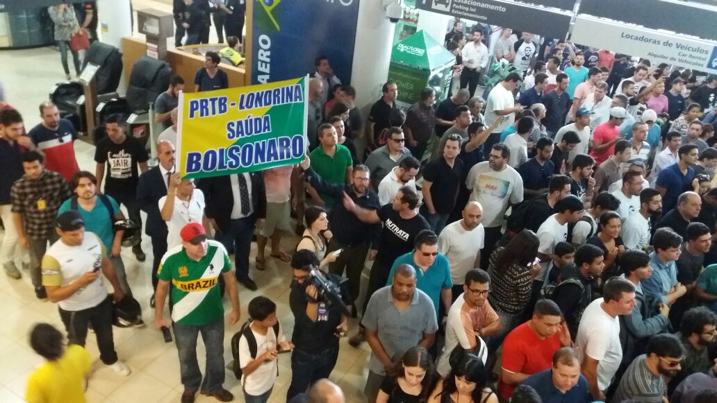Bolsonaro (PSC) chega em Londrina: confira galeria de fotos
