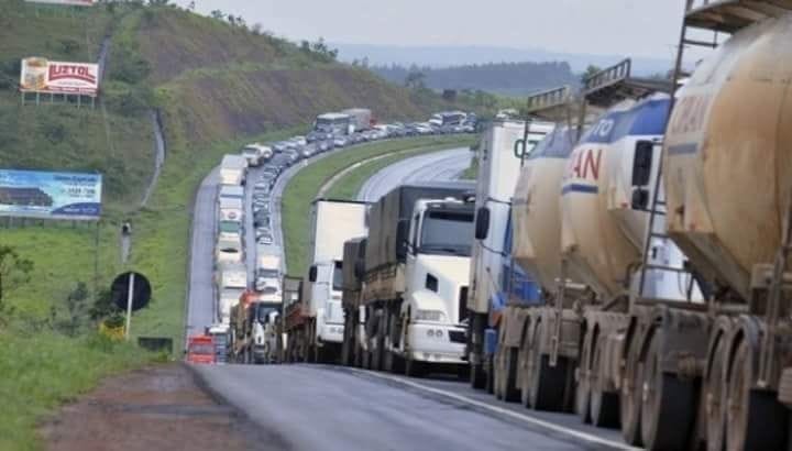Paralisação de caminhoneiros continuará na 4ª-feira, redução da Cide "não resolve", diz Abcam