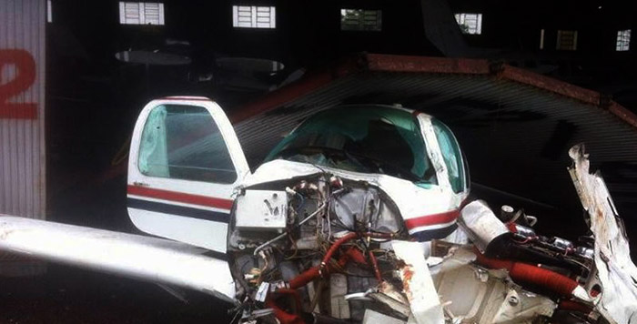 Bandidos tentam furtar avião Sertanópolis, mas aeronave bate na porta de hangar