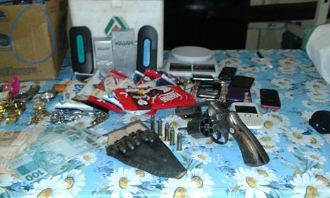 Polícia prende ladrão e receptador e recupera objetos de Itambaracá 