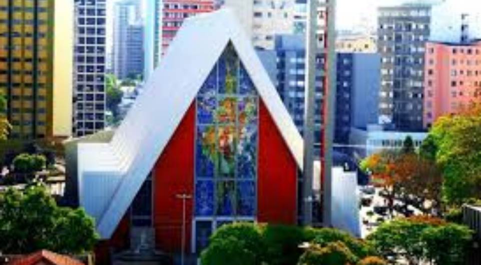 Dupla assalta Catedral de Londrina e amarra funcionários