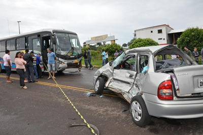 Acidente com ônibus mata 3 pessoas da mesma família no Paraná