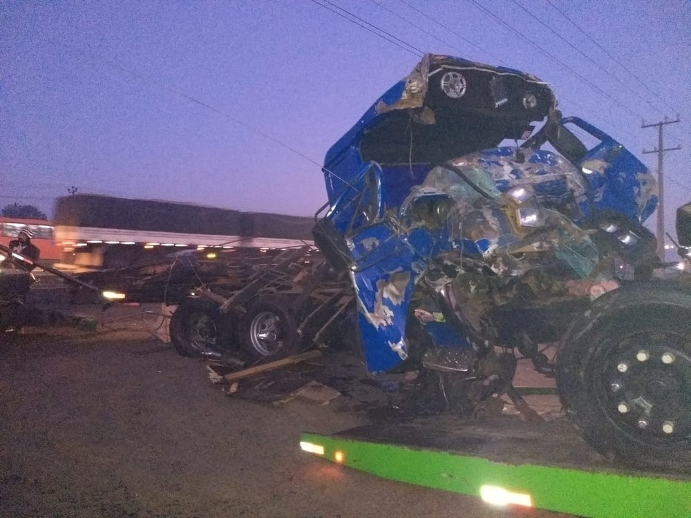Acidente com sete caminhões mata uma pessoa e fere quatro na BR-376, em Ponta Grossa