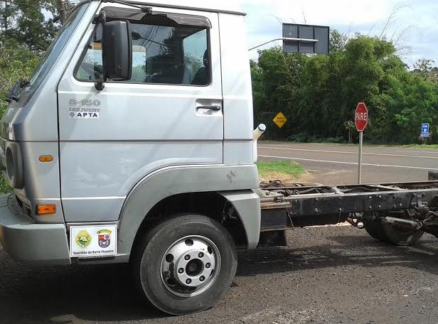Em Cambará, PM prende dois ladrões e recupera caminhão roubado 