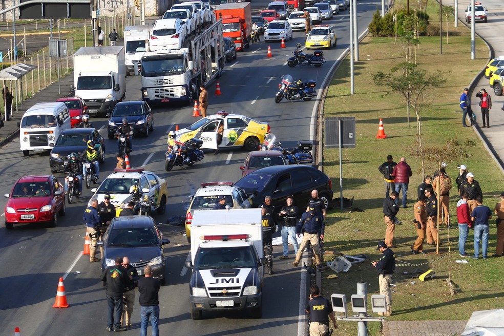 Carro da PM que se envolveu em acidente com quatro mortos estava a 138 km/h, diz laudo