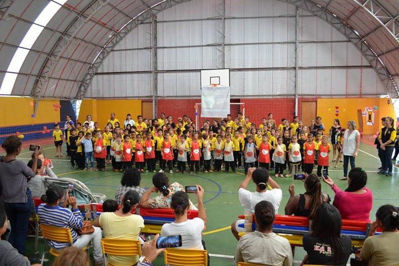 Em Santa Mariana alunos fazem homenagem às mães