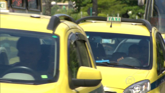 Entenda a briga entre taxistas e motoristas do aplicativo Uber