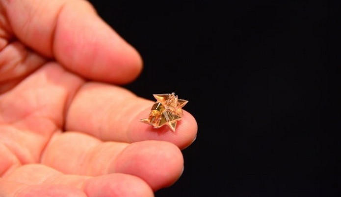Idéia Brilhante: drone minúsculo parece origami e â€˜se mataâ€™ quando termina tarefa