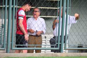 Denis é internado e passa por cirurgia no ombro nesta quinta-feira imagens/thumbs/26-02-2015_reserva-de-rogerio-ceni-no-sao-paulo-ja-nao-vinha-treinando-com-o-restante-do-elenco-ao-longo-desta-semana.jpeg