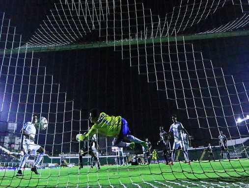 APÓS 3 JOGOS SEM VITÓRIA: Tencati diz que Londrina tem que reagir rapidamente imagens/thumbs/29-06-2017_Figueirense-3x1_Londrina.jpg