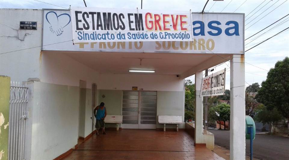 Sem salários há dois meses, funcionários da Santa Casa de Uraí entram em greve