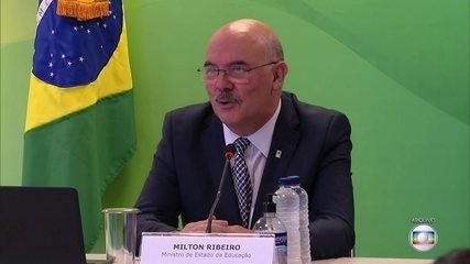 POLÃŠMICA: Ministro da EducaÃ§Ã£o diz que gays vÃªm de  "famÃ­lias desajustadas " e que acesso Ã  internet nÃ£o Ã© responsabilidade do MEC