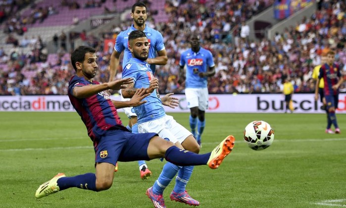 Novo goleiro do Barça falha em estreia e time perde amistoso para o Napoli