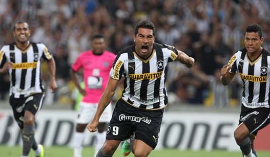No sufoco, Botafogo vence Independiente Del Valle, mantendo a liderança