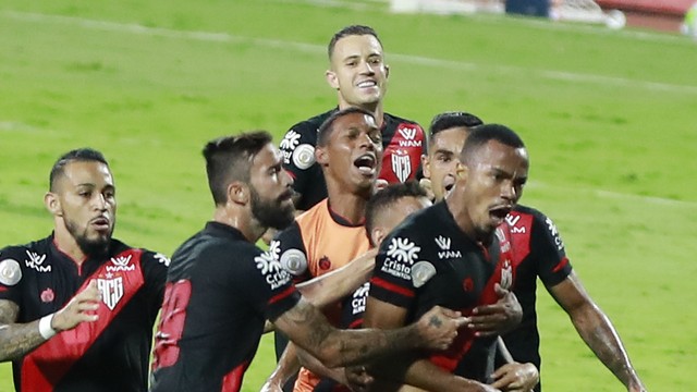 Com Lei do Ex, AtlÃ©tico-GO elimina o Fluminense e pega a Ãºltima vaga nas oitavas de final