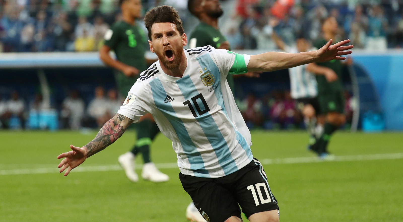 Catimbeiro, líder e até "treinador": Messi vai além da genialidade e renasce na Copa